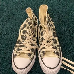 Leopard converse